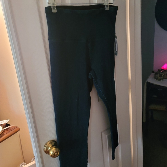 Lysse Stretch Denim Indigo Capri - Picture 2 of 8